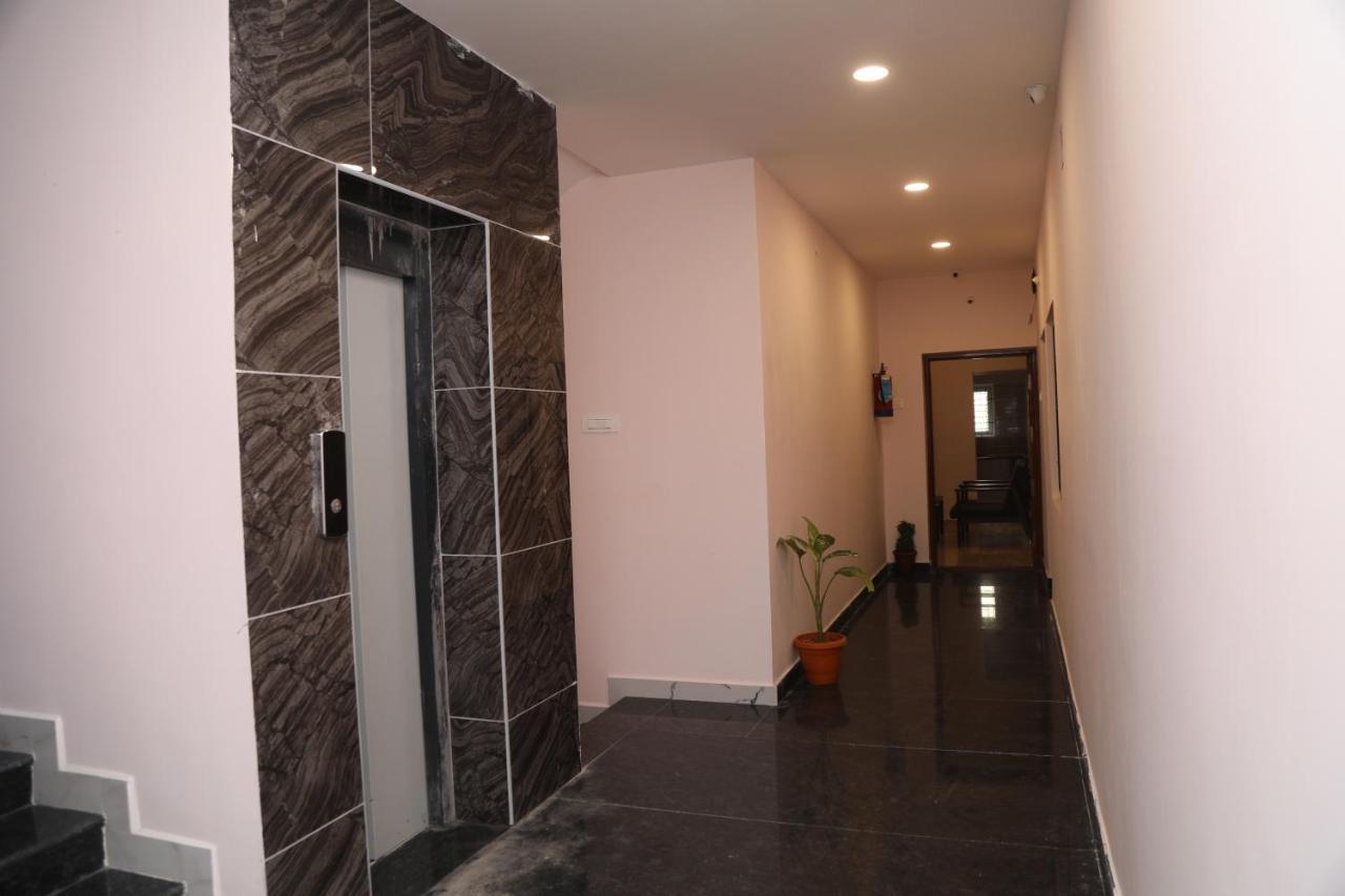 Hotel Rk - Temple Stay Thanjavur Bagian luar foto