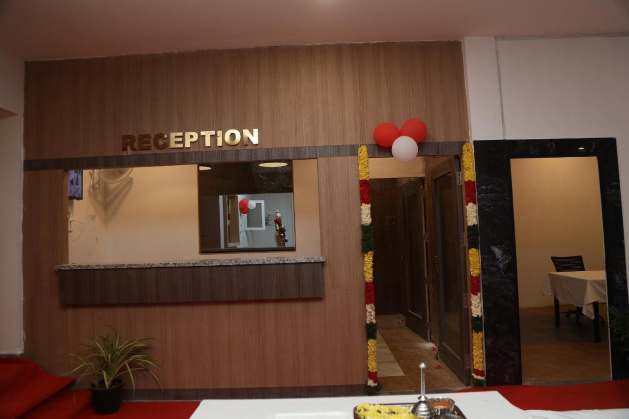 Hotel Rk - Temple Stay Thanjavur Bagian luar foto