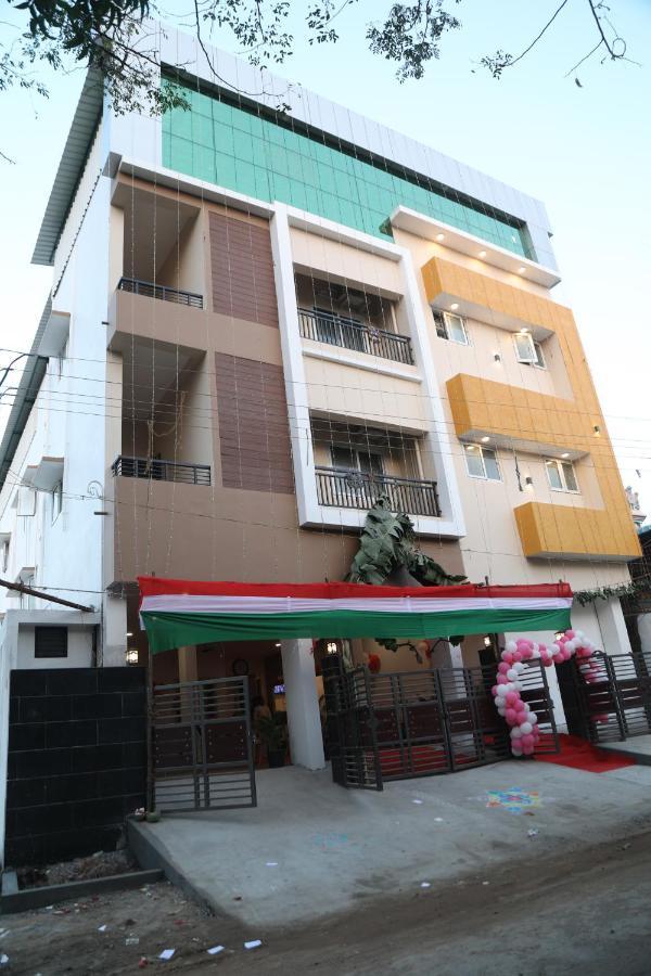 Hotel Rk - Temple Stay Thanjavur Bagian luar foto