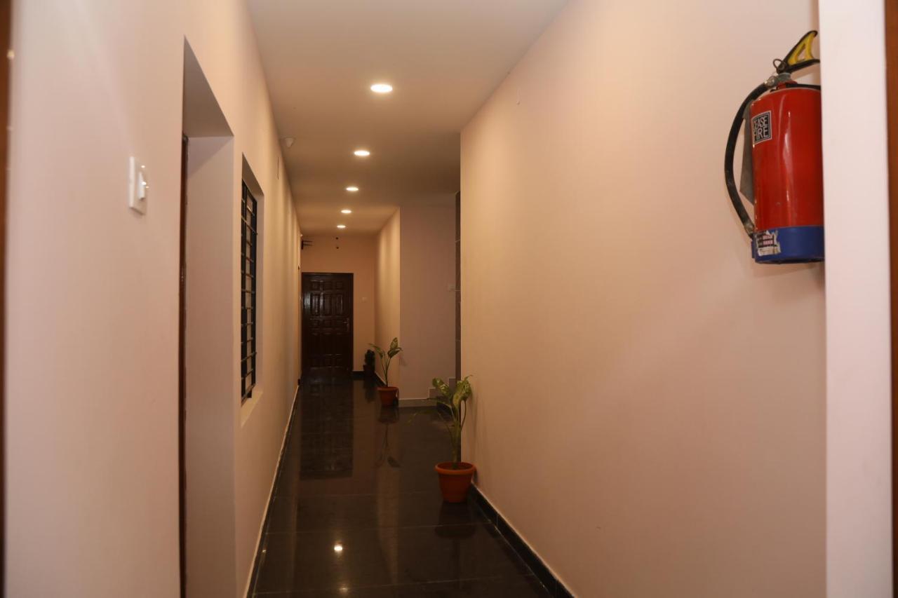 Hotel Rk - Temple Stay Thanjavur Bagian luar foto