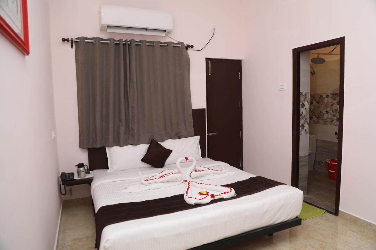Hotel Rk - Temple Stay Thanjavur Bagian luar foto