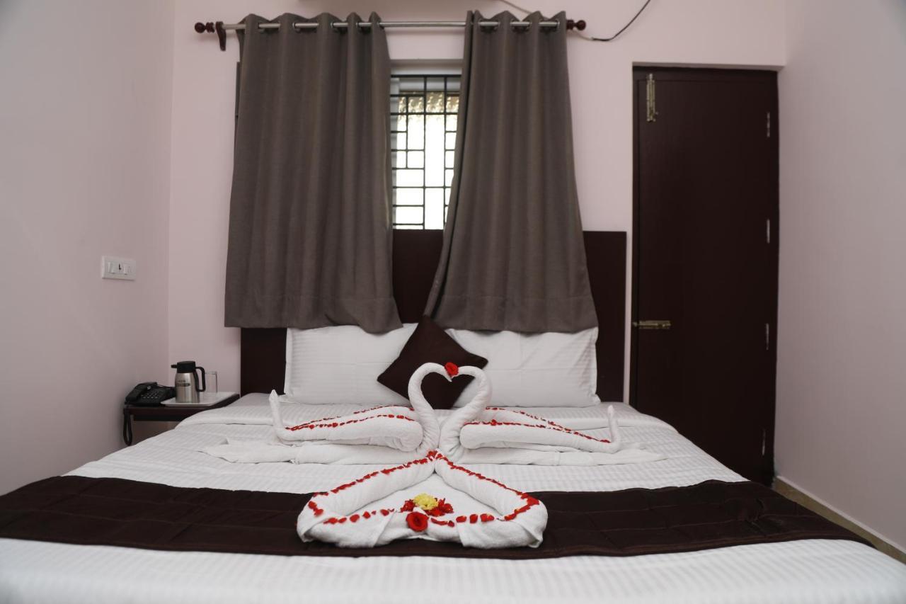 Hotel Rk - Temple Stay Thanjavur Bagian luar foto