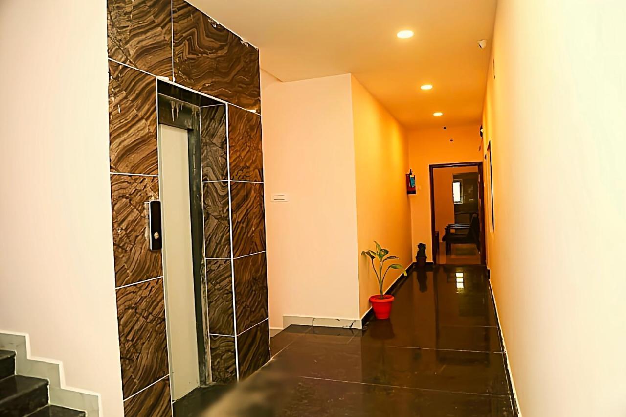 Hotel Rk - Temple Stay Thanjavur Bagian luar foto