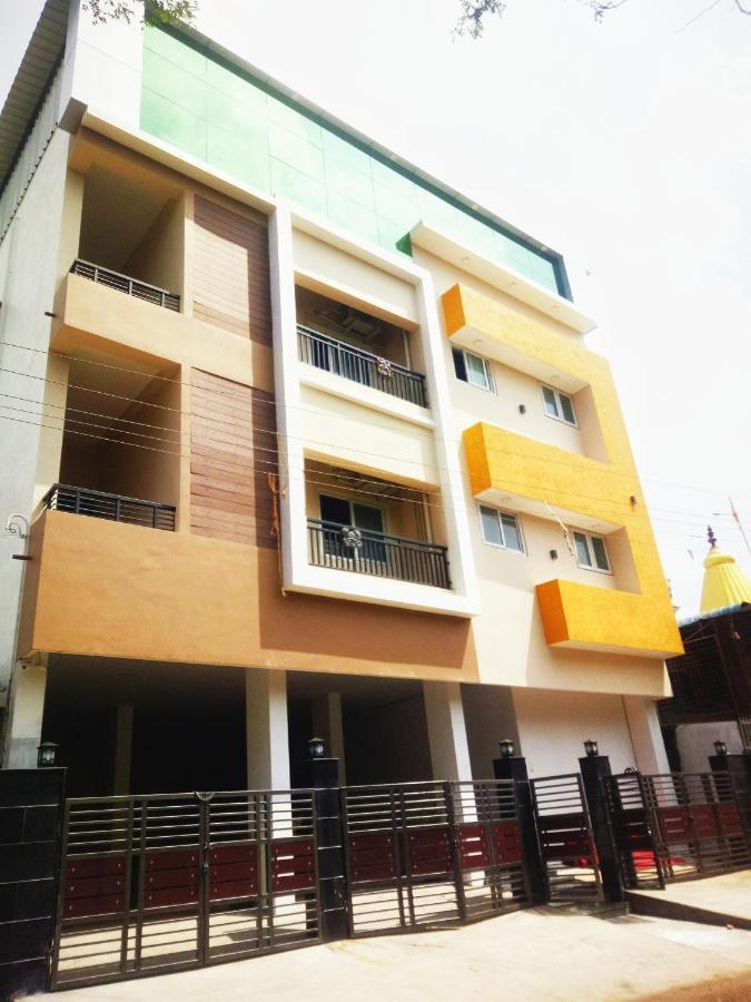 Hotel Rk - Temple Stay Thanjavur Bagian luar foto