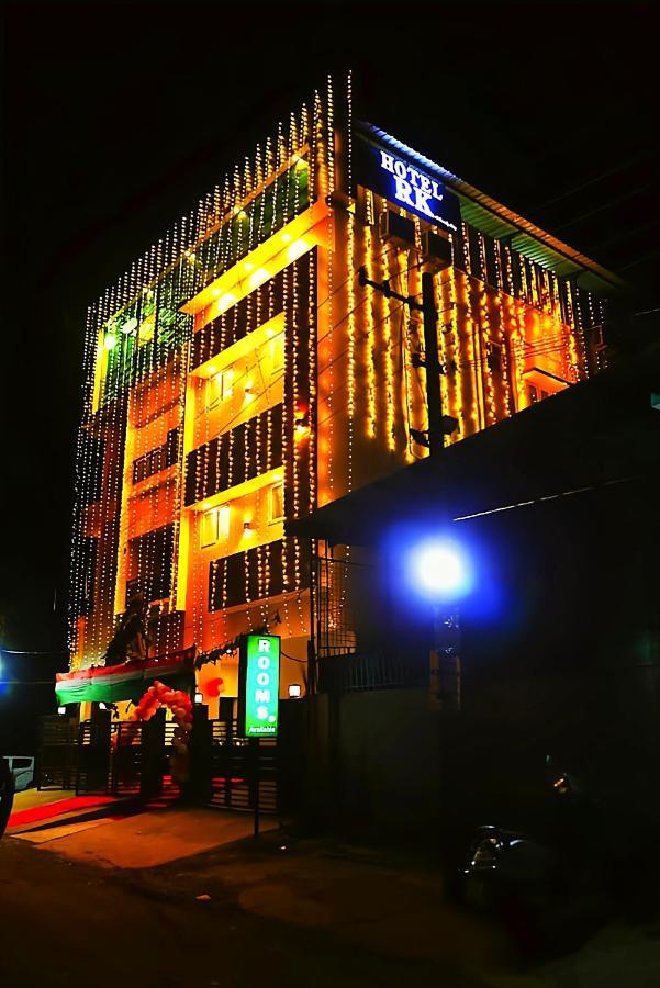 Hotel Rk - Temple Stay Thanjavur Bagian luar foto