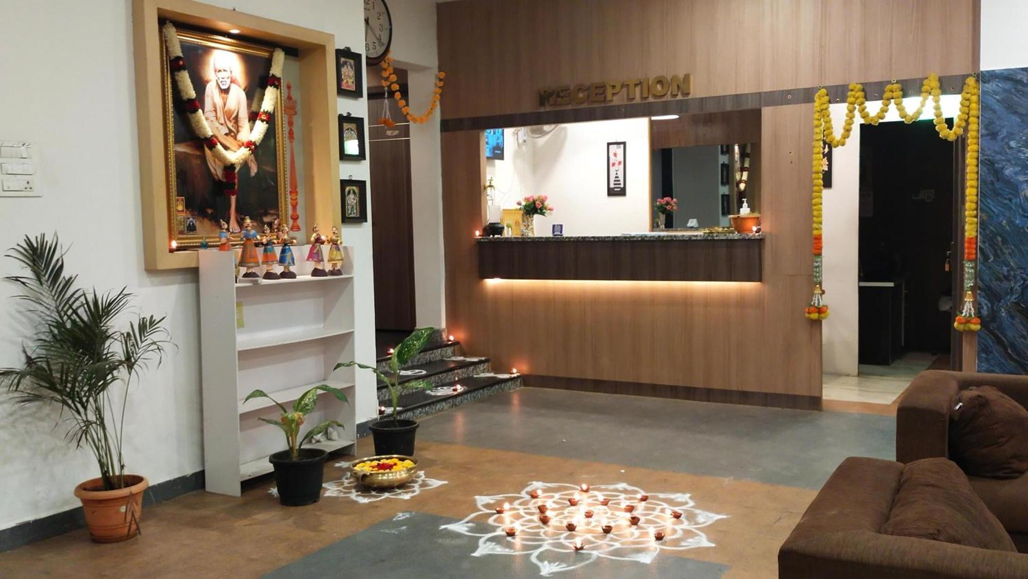 Hotel Rk - Temple Stay Thanjavur Bagian luar foto