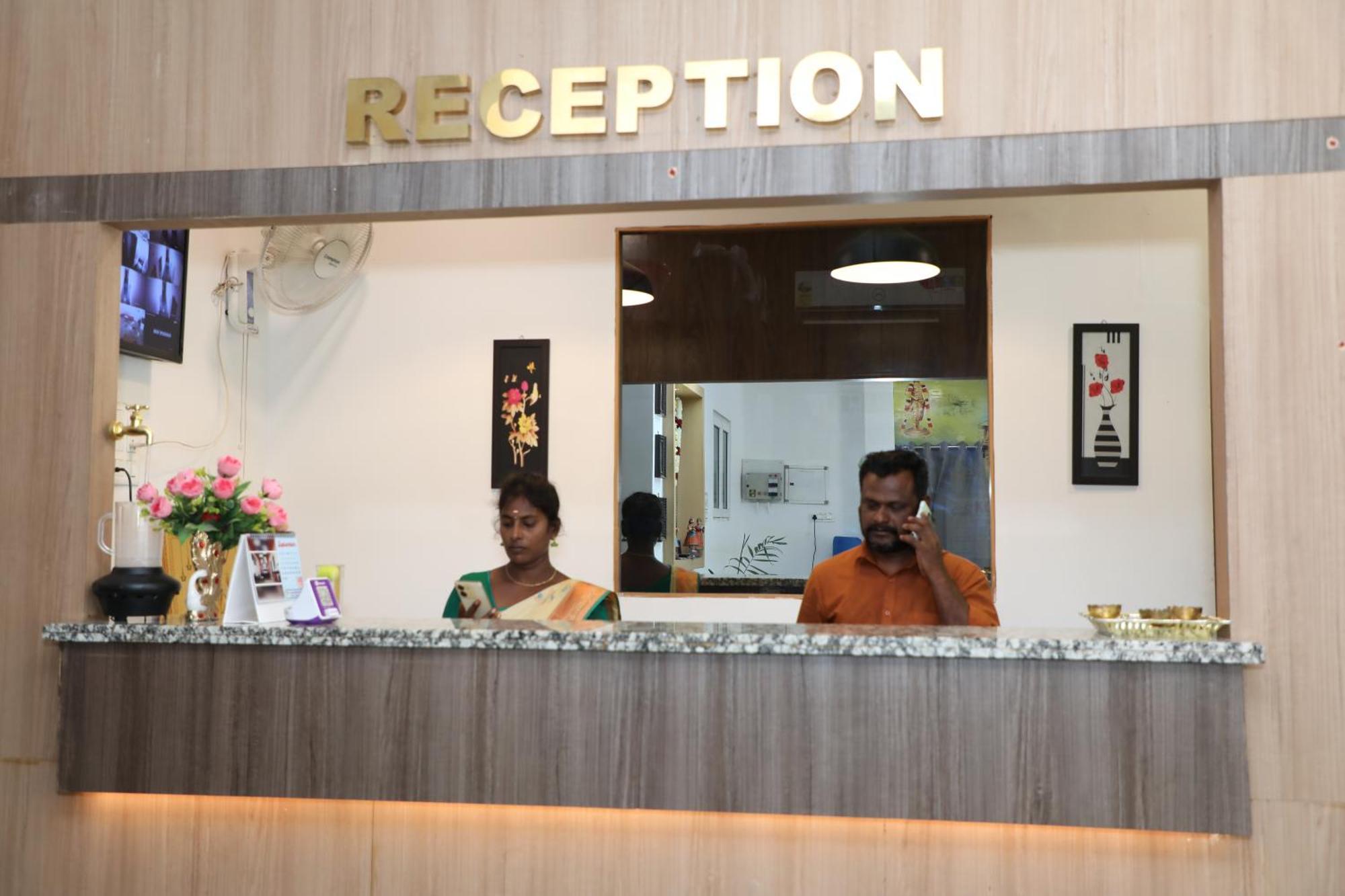 Hotel Rk - Temple Stay Thanjavur Bagian luar foto